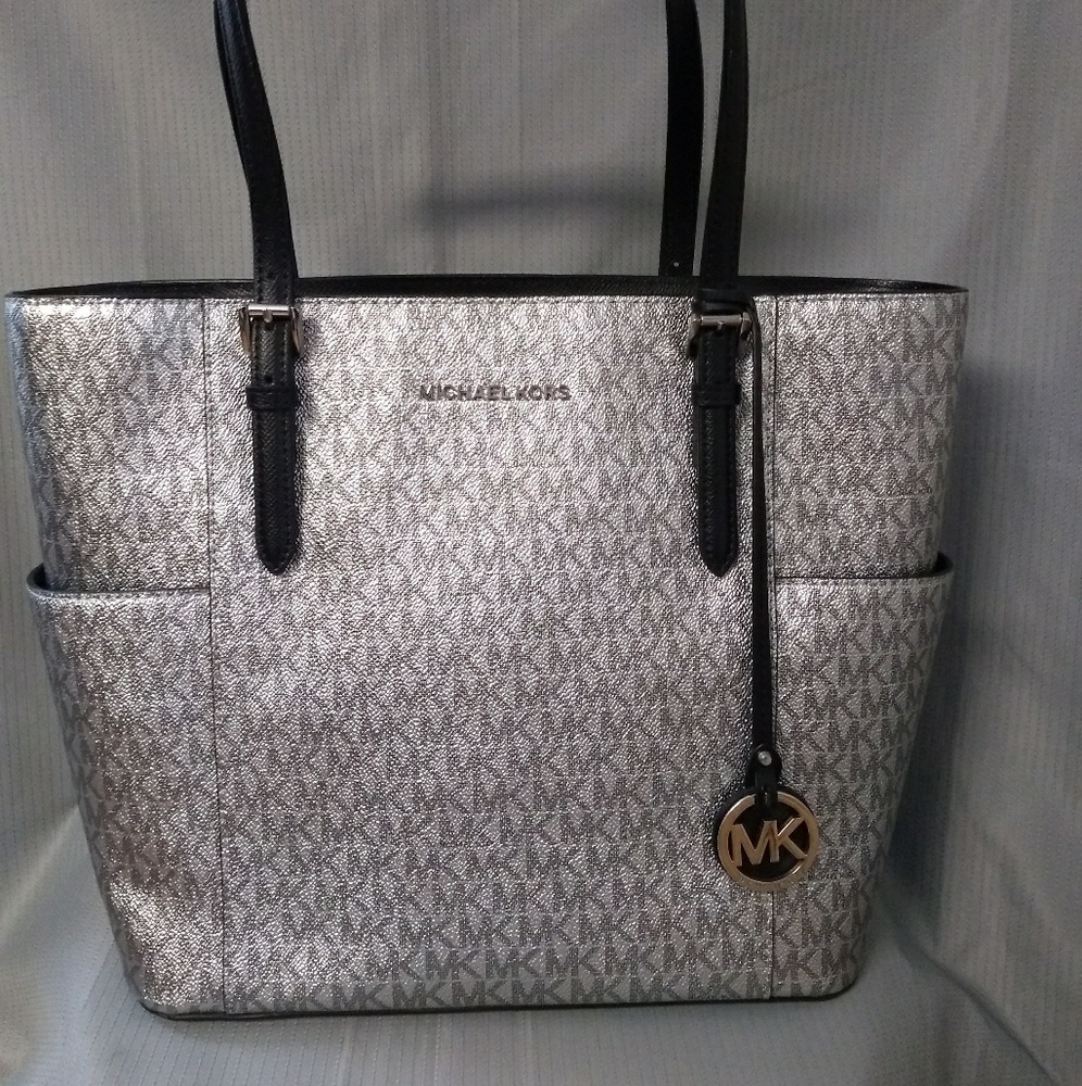 🚫SOLD🚫Michael Kors Jet Set Tote